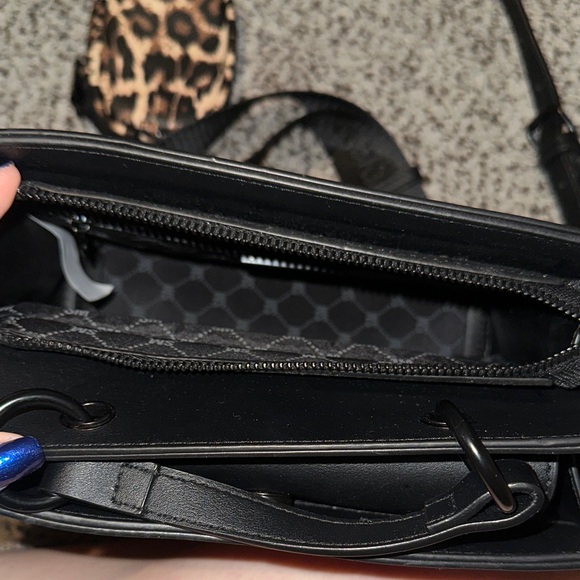 Steve Madden Leopard Print Crossbody Bag with Black Accents - Picture 4 of 10